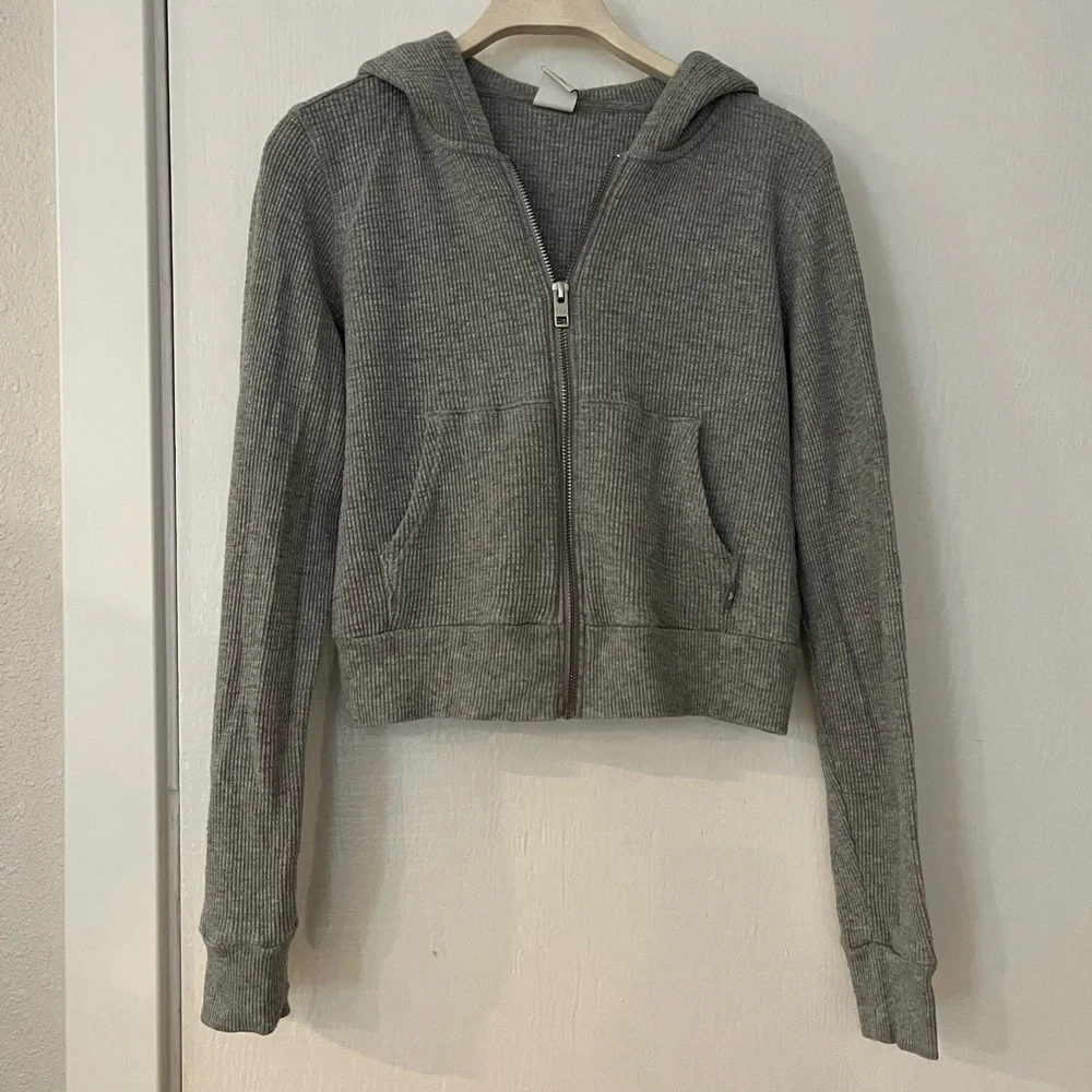 Aritzia Tna Heather Dover Gray Waffle Zip Hoodie Cropped XS - Picture 2 of 6